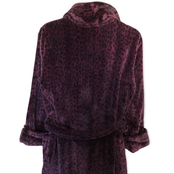 Natori Classics shawl Collar velvet Leopard robe - Picture 8 of 10
